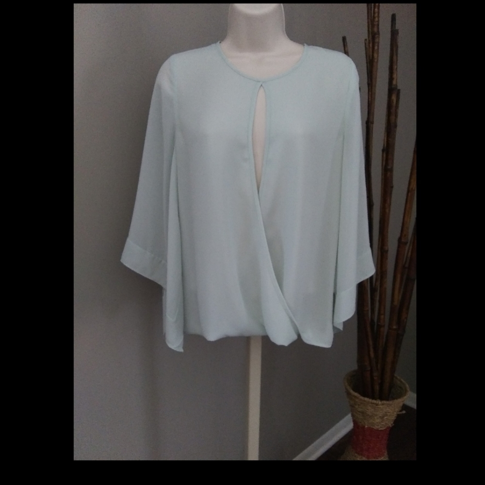Vince Camuto chiffon blouse size XS